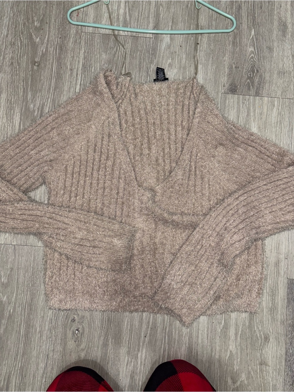 Rue21 Women's Taupe Ribbed V-Neck Sweater